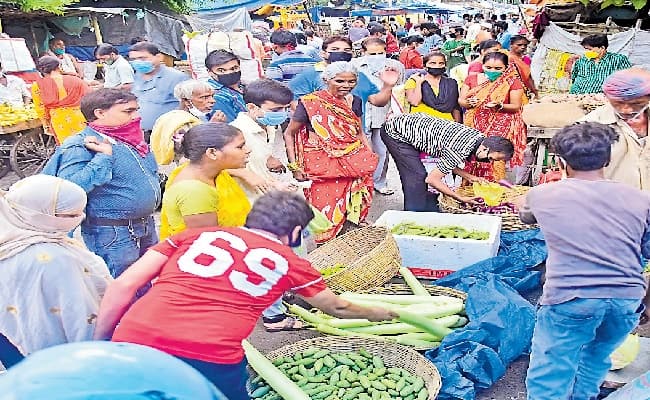 Lockdown In Bihar: पटना की सब्जी मंडी तीन दिनों के लिए हुई बंद, मास्क नदारत तो साेशल डिस्टेंसिंग नियमों की भी उड़ रही थी धज्जियां