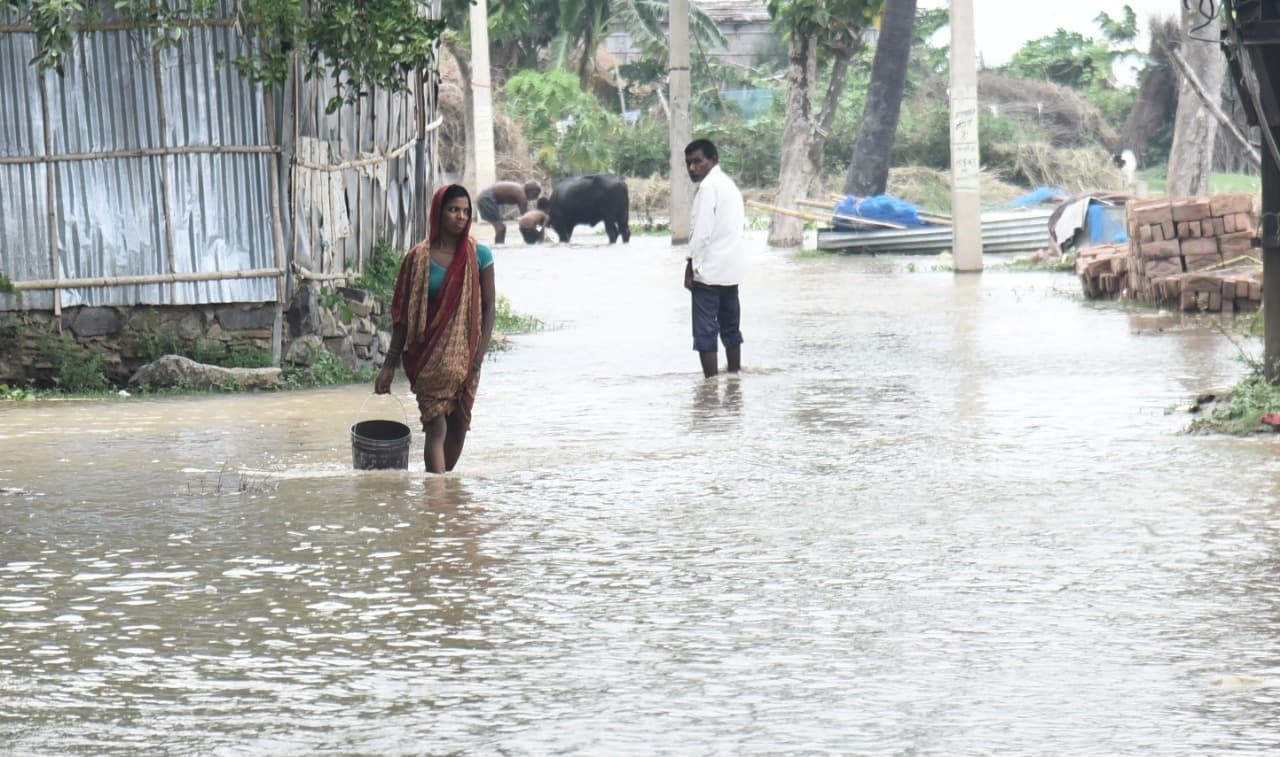 बिहार में बाढ़ का खतरा, गंडक के जल स्तर में तेजी से आ रही गिरावट, घाघरा खतरे के निशान से ऊपर