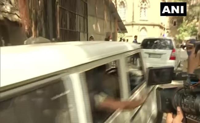 Antilia Case: तीन अप्रैल तक बढ़ी सचिन वाजे की NIA हिरासत, बोले- मुझे बलि का बकरा बनाया जा रहा है