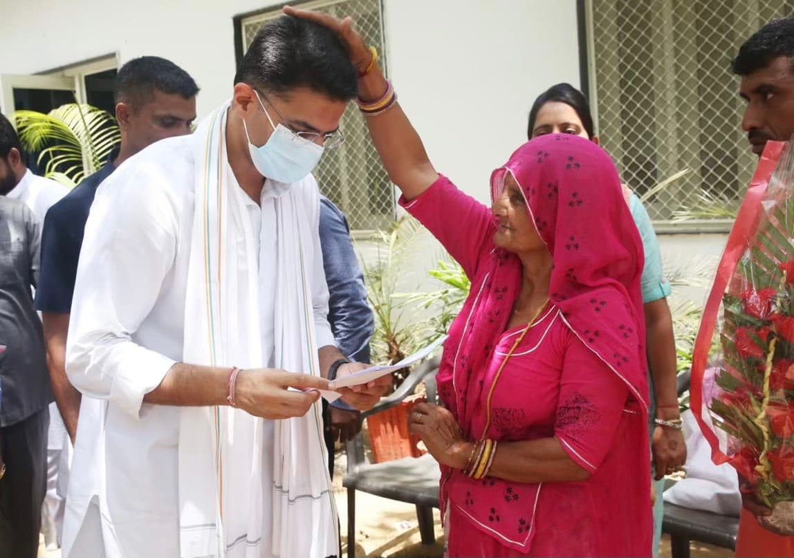 कांग्रेस के चिंतन शिविर के पहले किचकिच शुरू, सचिन पायलट के बैनर-पोस्टर हटाये गये