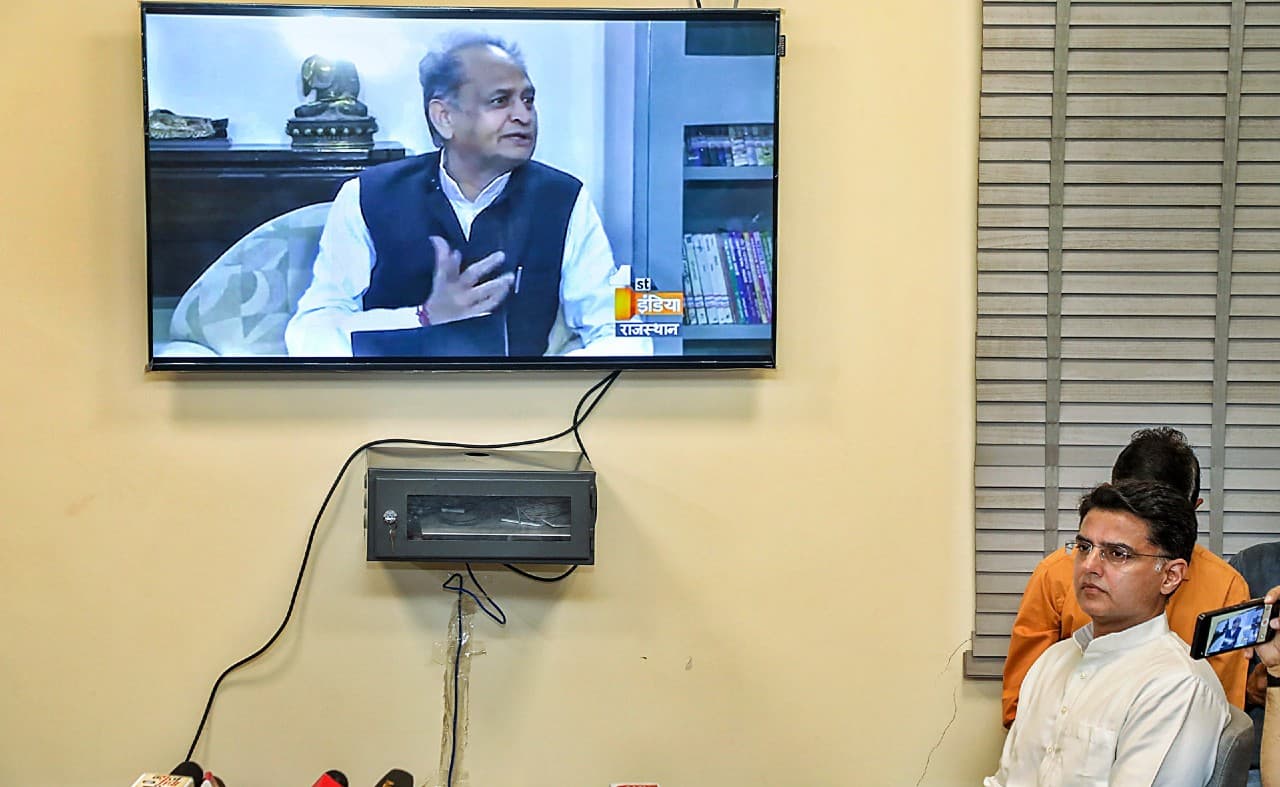 Rajasthan : कांग्रेस में टूट! चेतावनी के बाद भी धरने पर बैठे सचिन पायलट, भाजपा ने कह दी ये बात