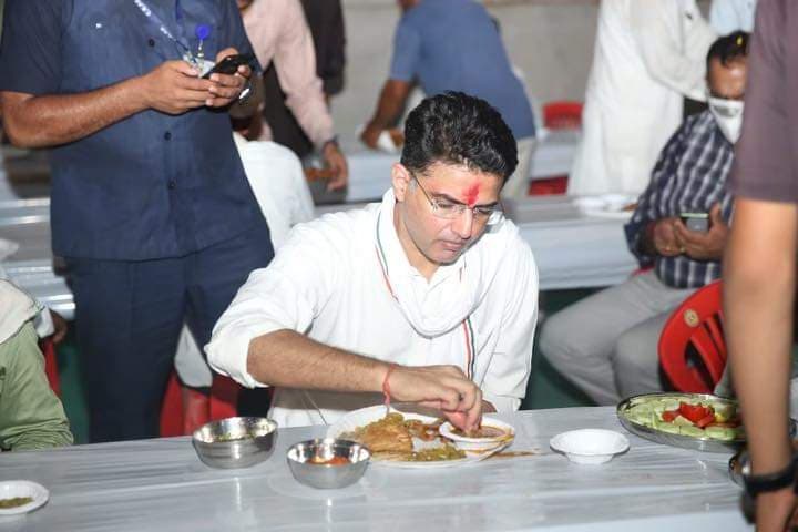 'अशोक गहलोत की नेता सोनिया गांधी नहीं वसुंधरा राजे', सचिन पायलट का जोरदार हमला