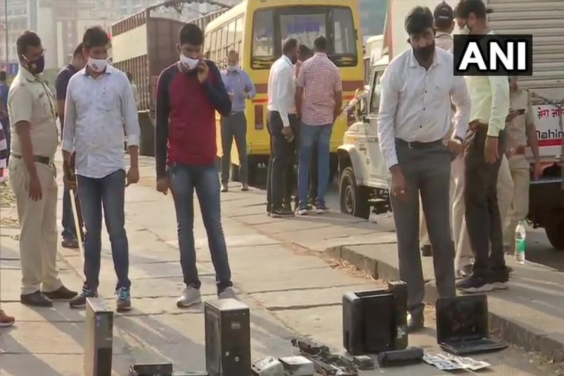 Antilia Case: सचिन वाजे को मीठी नदीं लेकर पहुंची एनआईए, लैपटॉप, हार्ड डिस्क सहित मिले कई अहम सबूत