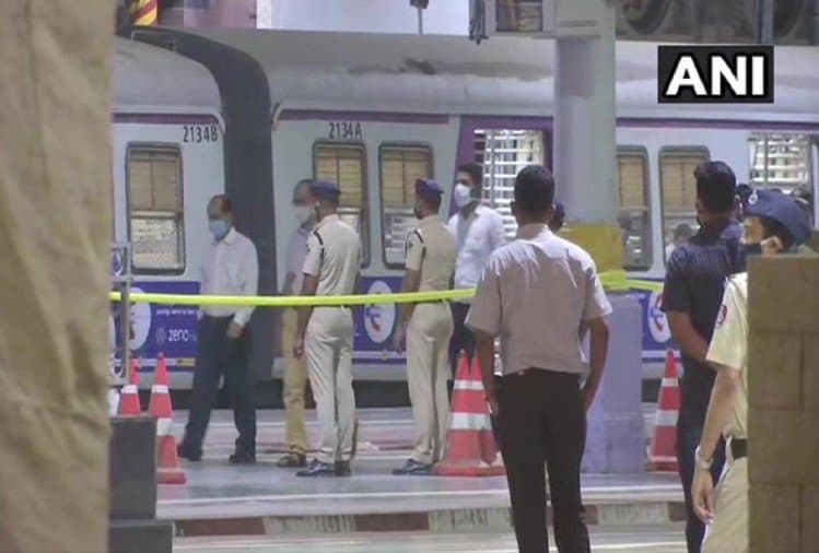 Sachin Waze Case: सचिन वाजे को CST रेलवे स्टेशन लेकर पहुंची NIA की टीम, सीन किया रिक्रिएट, जांच एजेन्सी को इस बात का शक