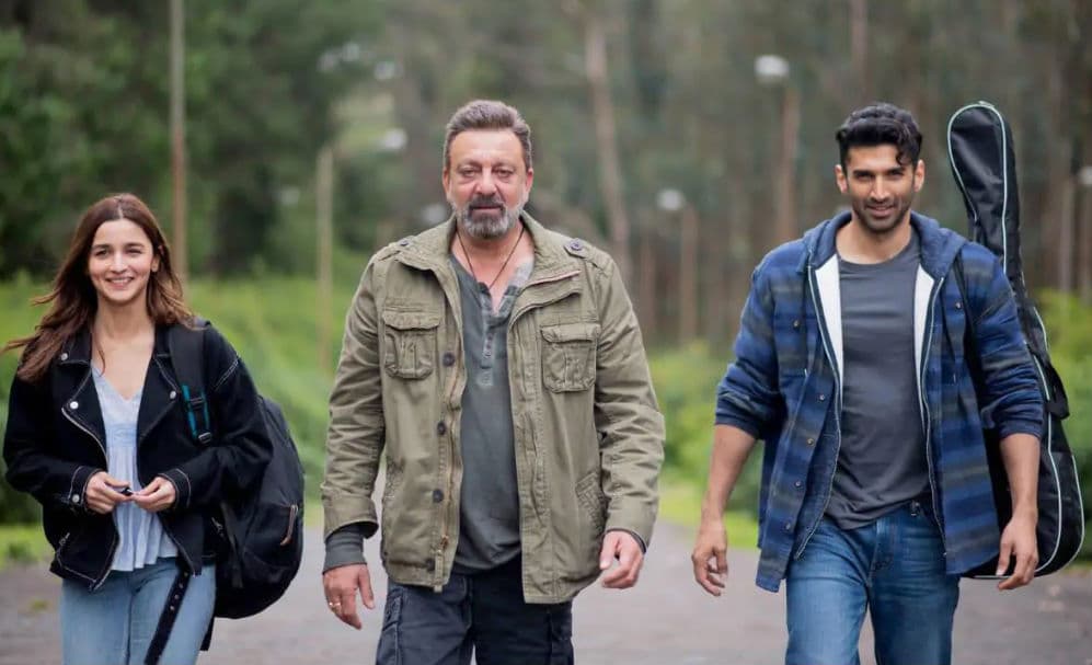 Sadak 2 Review: दर्शकों को पसंद नहीं आई महेश भट्ट की सड़क 2, कहा- क्या बकवास मूवी है...