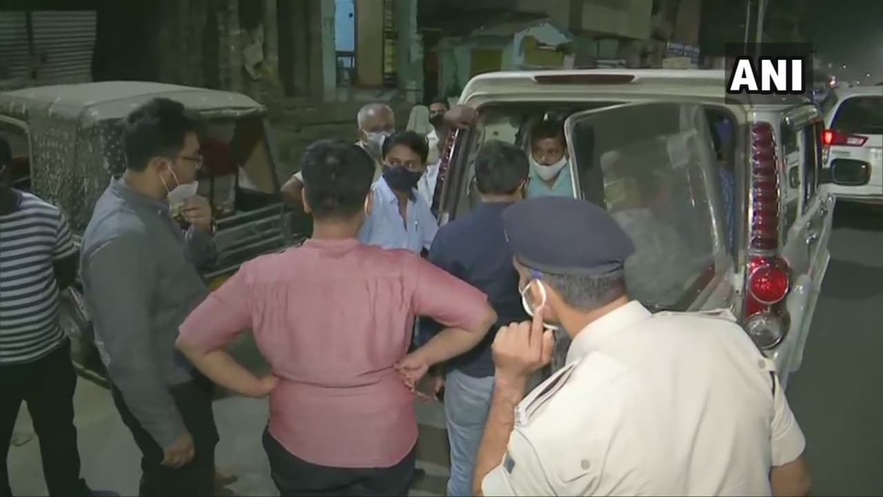 Bihar Election 2020: बिहार कांग्रेस के मुख्यालय में पड़ा इनकम टैक्स का छापा, गाड़ी से लाखों रुपये बरामद, एक हिरासत में