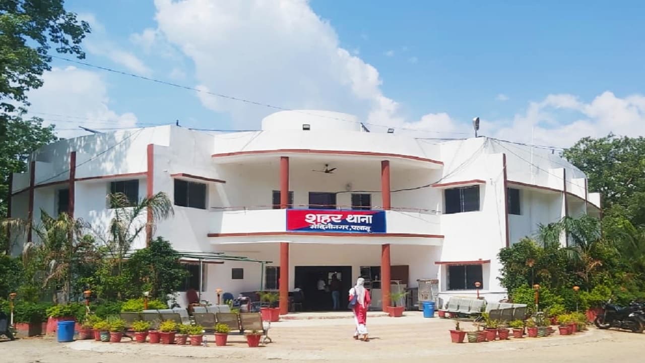 Jharkhand Crime News: 3 बच्चों की मां ने सालभर पहले की थी दूसरी शादी, पति को इसलिए मार डाला, हुई अरेस्ट Jharkhand Crime News: 3 बच्चों की मां ने सालभर पहले की थी दूसरी शादी, पति को इसलिए मार डाला, हुई अरेस्ट