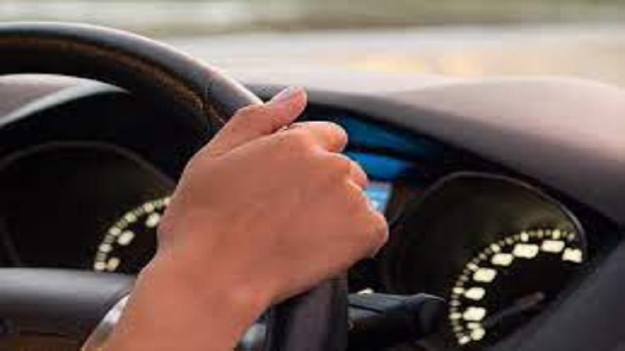 Road Accident: वाहन चलाते समय मोबाइल पर बात करना बन रहा मौत की वजह, सामने आए चौंकाने वाले आंकड़े