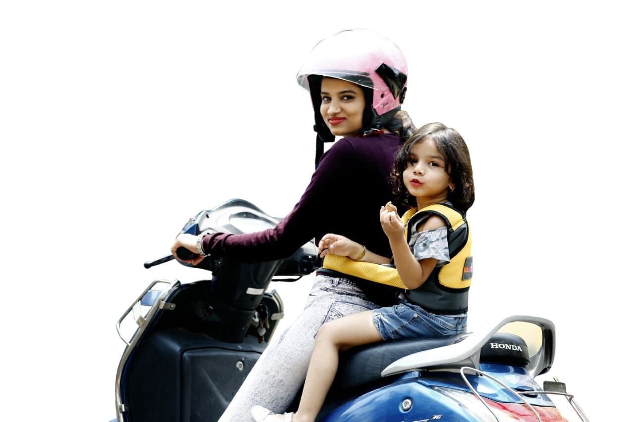 Children Helmet Rule: 4 साल से छोटे बच्चों के लिए हेलमेट जरूरी, यहां समझें नयी गाइडलाइंस की पूरी बात