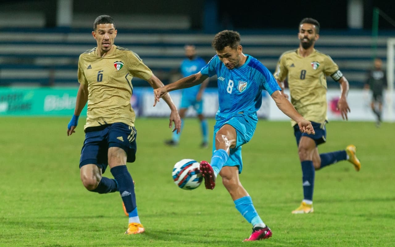 SAFF Championship Final: भारत और कुवैत के बीच खिताबी मुकाबला, जानें फ्री में घर बैठे कब-कहां देख सकते हैं लाइव SAFF Championship Final: भारत और कुवैत के बीच खिताबी मुकाबला, जानें फ्री में घर बैठे कब-कहां देख सकते हैं लाइव