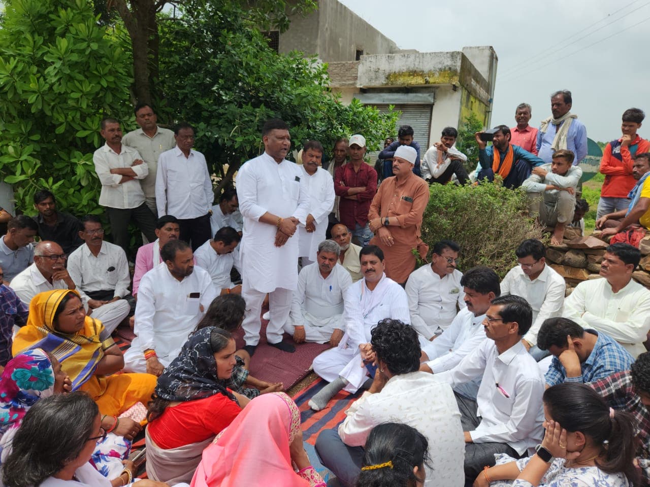 MP : आरोपियों ने युवक की हत्या करने के साथ-साथ उसकी मां को भी किया निर्वस्त्र, मृतक की बहन ने किया ये दावा