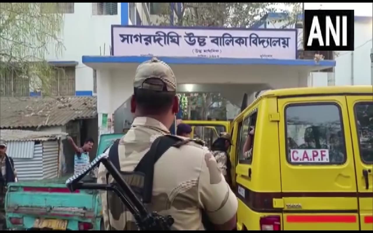 Sagardighi By-Eelection: सागरदिघी में मतदान शुरू, चुनाव आयोग ने पीठासीन अधिकारी को हटाया