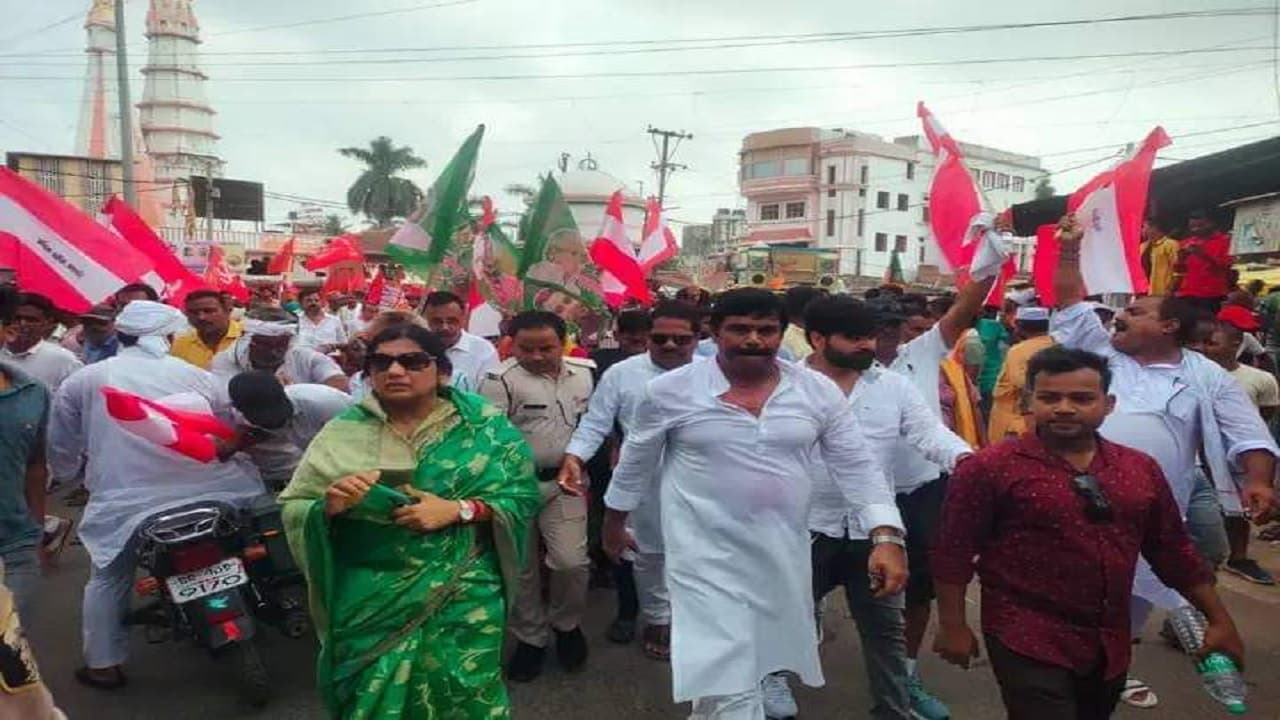 बिहार: आनंद मोहन एम्स की मांग को लेकर सहरसा बंद कराने सड़क पर उतरे, भाजपा से भी मिला साथ