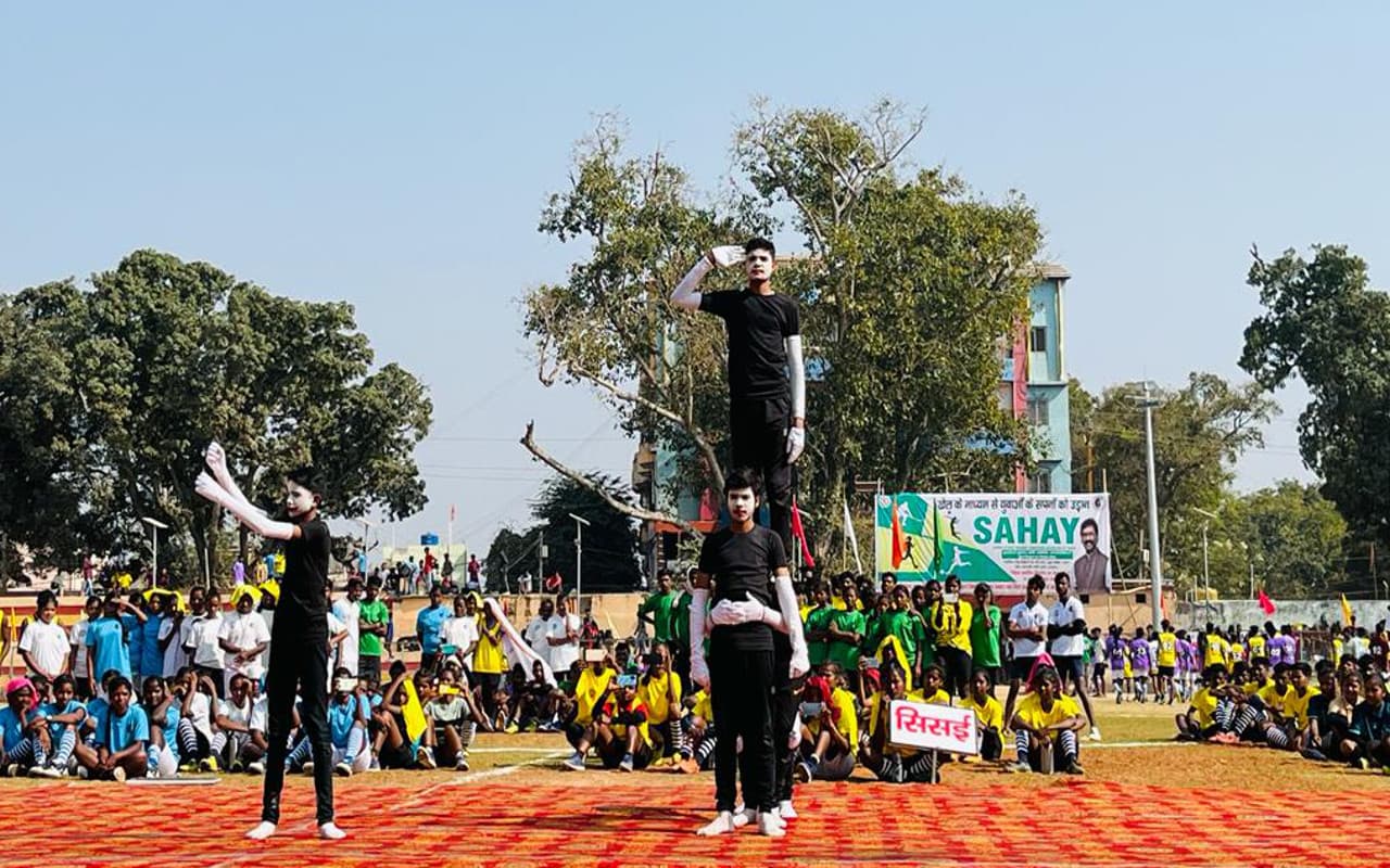 सहाय योजना : नक्सल प्रभावित क्षेत्र के बच्चों ने दिखाए हुनर, गुमला DDC बोले-  शिक्षा और खेल को बनाएं औजार