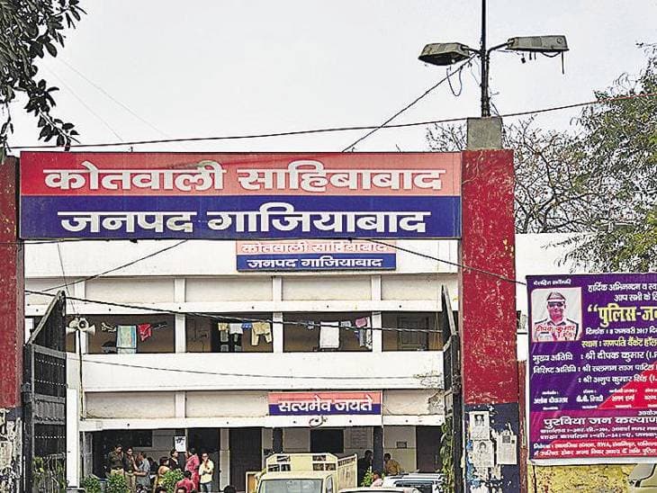 Ghaziabad: सपा मीडिया सेल केे विवादित ट्वीट पर FIR, थाना प्रभारियों के तबादले में जाति विशेष पर उठाए थे सवाल Ghaziabad: सपा मीडिया सेल केे विवादित ट्वीट पर FIR, थाना प्रभारियों के तबादले में जाति विशेष पर उठाए थे सवाल