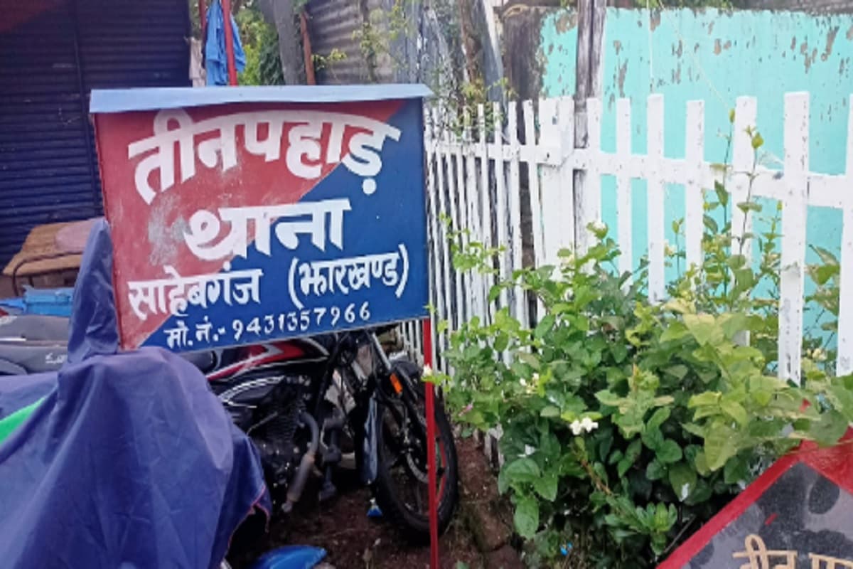 साहिबगंज में चोरी की मोबाइल बेचने वाले तीन लोग गिरफ्तार, 100 फोन जब्त