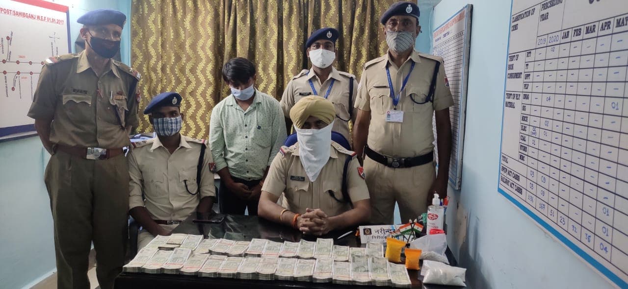 Train News : जमालपुर-हावड़ा एक्सप्रेस में साहिबगंज आरपीएफ की छापामारी, साढ़े 14 लाख कैश व तीन किलो से अधिक चांदी के साथ एक शख्स गिरफ्तार