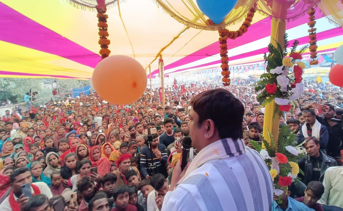 सीतामढ़ी के महावीरी झंडा मेले में पहुंचे मुकेश सहनी, बोले - शिक्षित समाज होगा, तभी राज्य और देश आगे बढ़ेगा