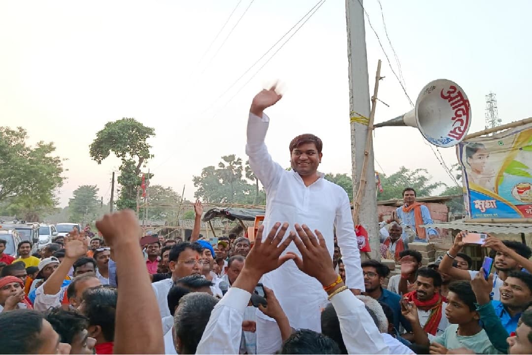 मुकेश सहनी ने सरकार पर साधा निशाना, कहा गलत नीतियों के कारण जनता महंगाई से परेशान