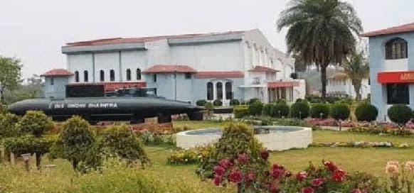 झारखंड के सैनिक स्कूल तिलैया में पढ़ाई के लिए तैयार हैं लड़कियां, जानें इस साल कितनी है सीट