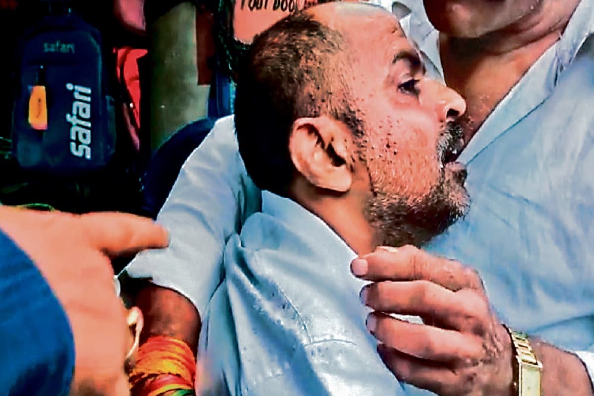 जमशेदपुर के साकची पार्किंग में कारबाइन से गोलीबारी, दो जख्मी