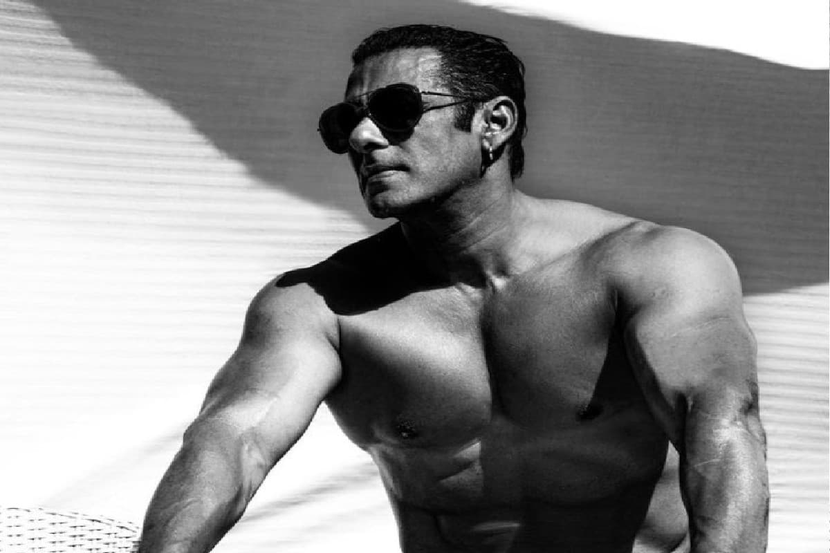 शर्टलेस फोटो शेयर कर सलमान खान ने फैंस को दी भाई दूज की बधाई, तसवीर में फ्लॉन्ट किया 6 पैक एब्स