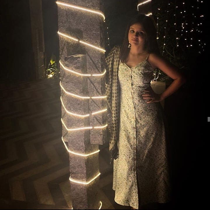 महेंद्र सिंह धौनी की पत्नी साक्षी भी फैशन के मामले में नहीं है किसी से कम, इस तरह के कपड़े पहनना है ज्यादा पसंद