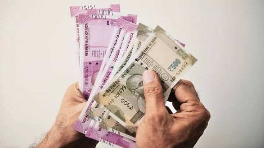 सरकार ने वापस लिया लॉकडाउन के दौरान कर्मचारियों को पूरा वेतन देने का निर्देश