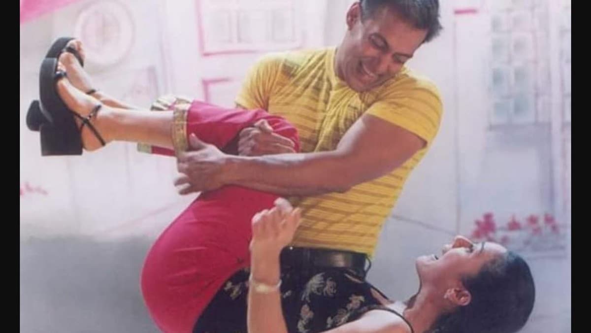 Preity Zinta ने सलमान खान संग शेयर की थ्रोबैक तसवीर, फैंस से बोली- कैप्शन देना चाहेंगे क्या? Preity Zinta ने सलमान खान संग शेयर की थ्रोबैक तसवीर, फैंस से बोली- कैप्शन देना चाहेंगे क्या?