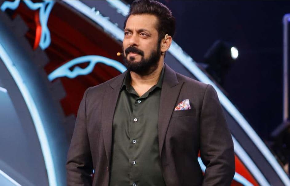 Bigg Boss 15 : वीडियो गेम की तरह खेला जायेगा बिग बॉस, प्रतीक सहजपाल के अलावा ये 4 सेलेब्स के नाम कंफर्म