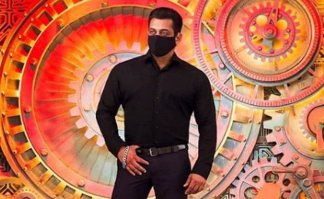 Bigg Boss 14 : सलमान खान ने सेट से पहली तसवीर की शेयर, कंटेंस्‍टेंट्स के साथ प्रीमियर एपिसोड की शूटिंग शुरू