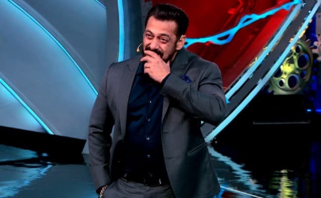 Bigg Boss 14 January 17 Episode Update : सलमान खान ने घरवालों संग की खूब मस्‍ती, स्‍टेज पर जमकर थिरके, Video Viral