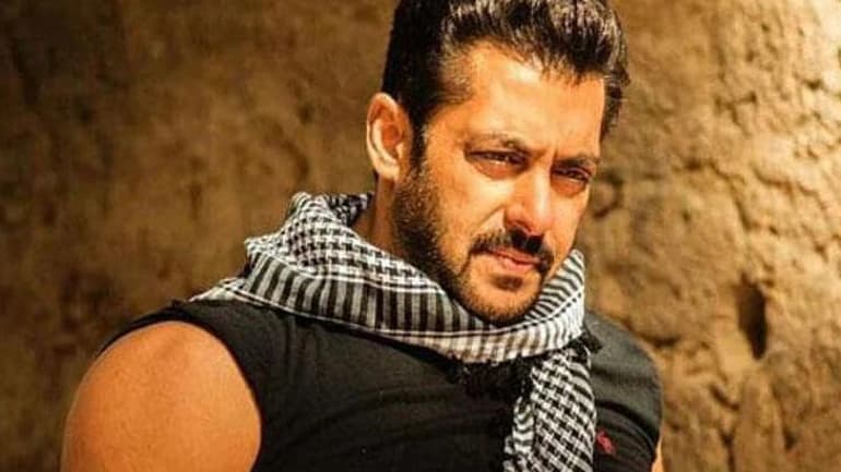सलमान खान के लिए आखिर क्यों है उनका ब्रेसलेट इतना खास, भाईजान ने खुद किया था खुलासा सलमान खान के लिए आखिर क्यों है उनका ब्रेसलेट इतना खास, भाईजान ने खुद किया था खुलासा