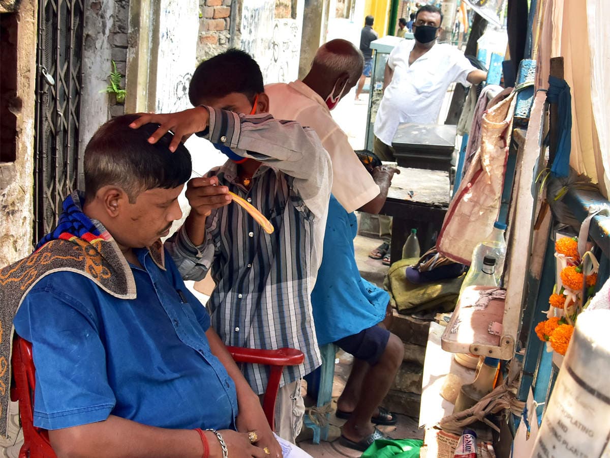 Lockdown in Bihar : आज से खुल गये सैलून, फर्नीचर और स्टेशनरी की दुकानें, लोगों ने अपनाया कोविड प्रोटोकॉल