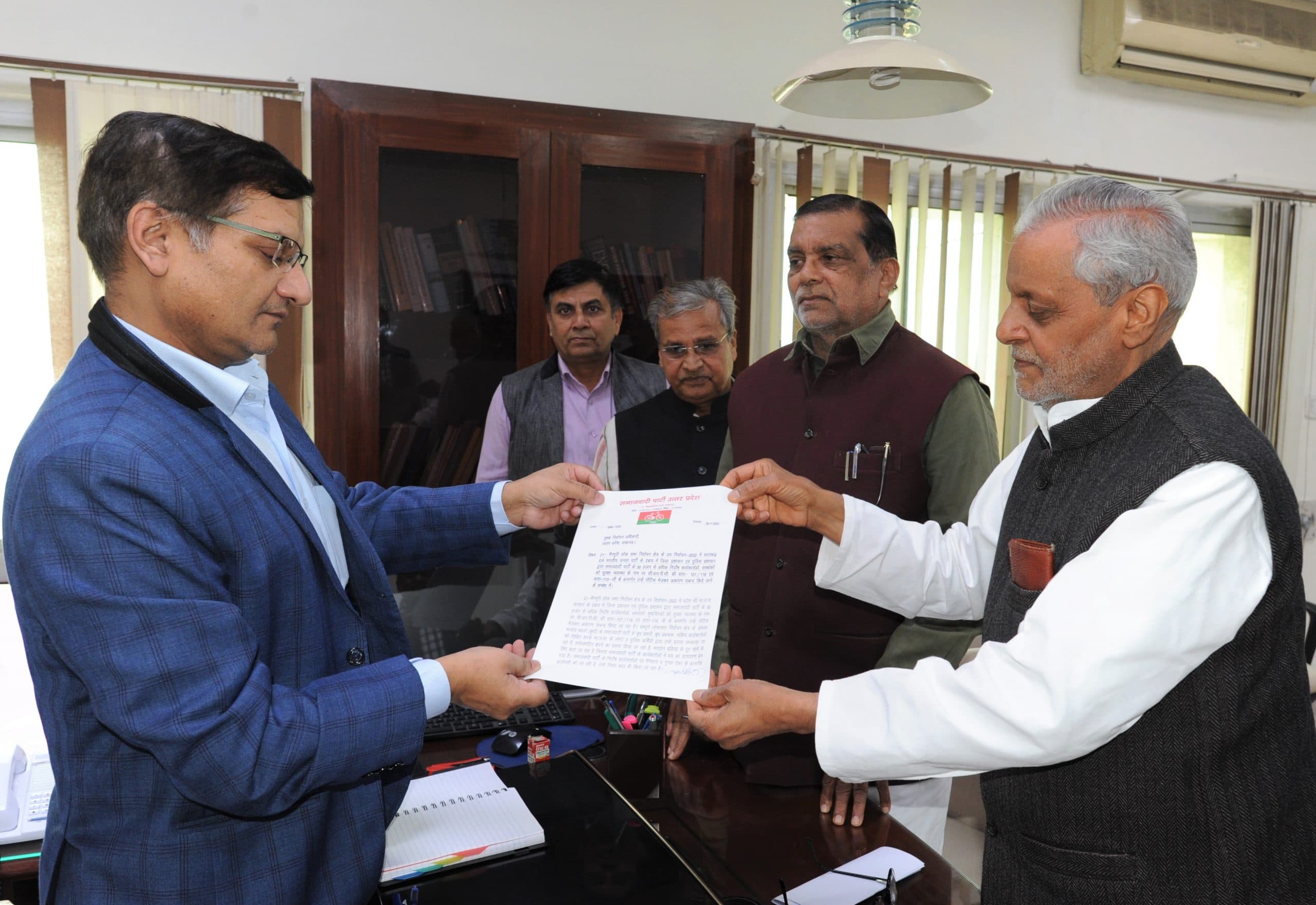 मुख्य निर्वाचन अधिकारी से मिला समाजवादी पार्टी का प्रतिनिधिमंडल, स्वतंत्र, निष्पक्ष चुनाव की मांग