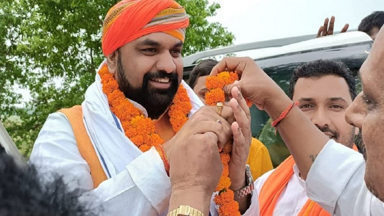 Atiq Ahmad Murder: हत्या के बाद भी नीतीश कुमार पर ही बरसे बिहार के ‘योगी’, कहा- बिहार पुलिस को चूड़ी न पहनाएं Atiq Ahmad Murder: हत्या के बाद भी नीतीश कुमार पर ही बरसे बिहार के ‘योगी’, कहा- बिहार पुलिस को चूड़ी न पहनाएं
