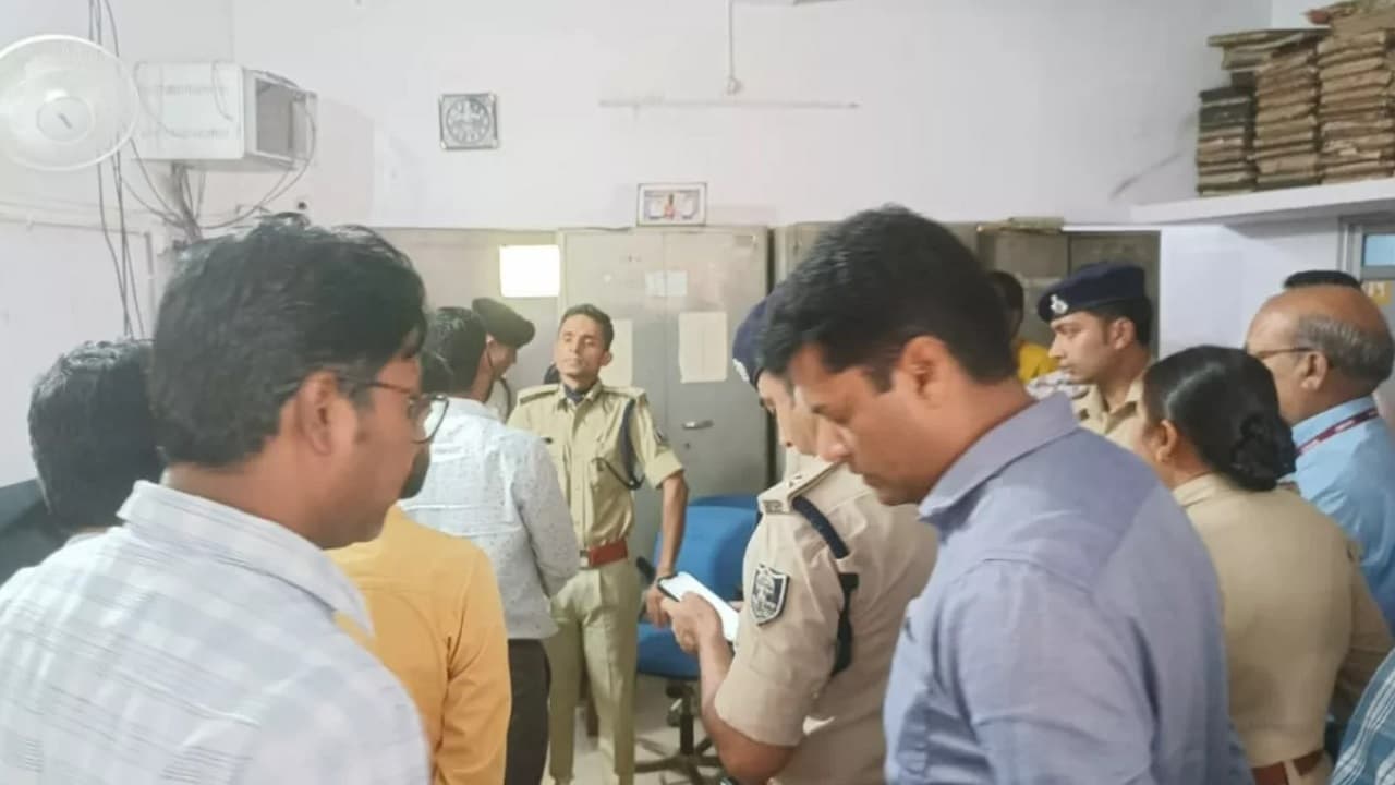 ‍Bihar: समस्तीपुर में फिर लूट की बड़ी वारदात, ग्रामीण बैंक के खुलते ही अपराधियों ने लूटा 11 लाख कैश