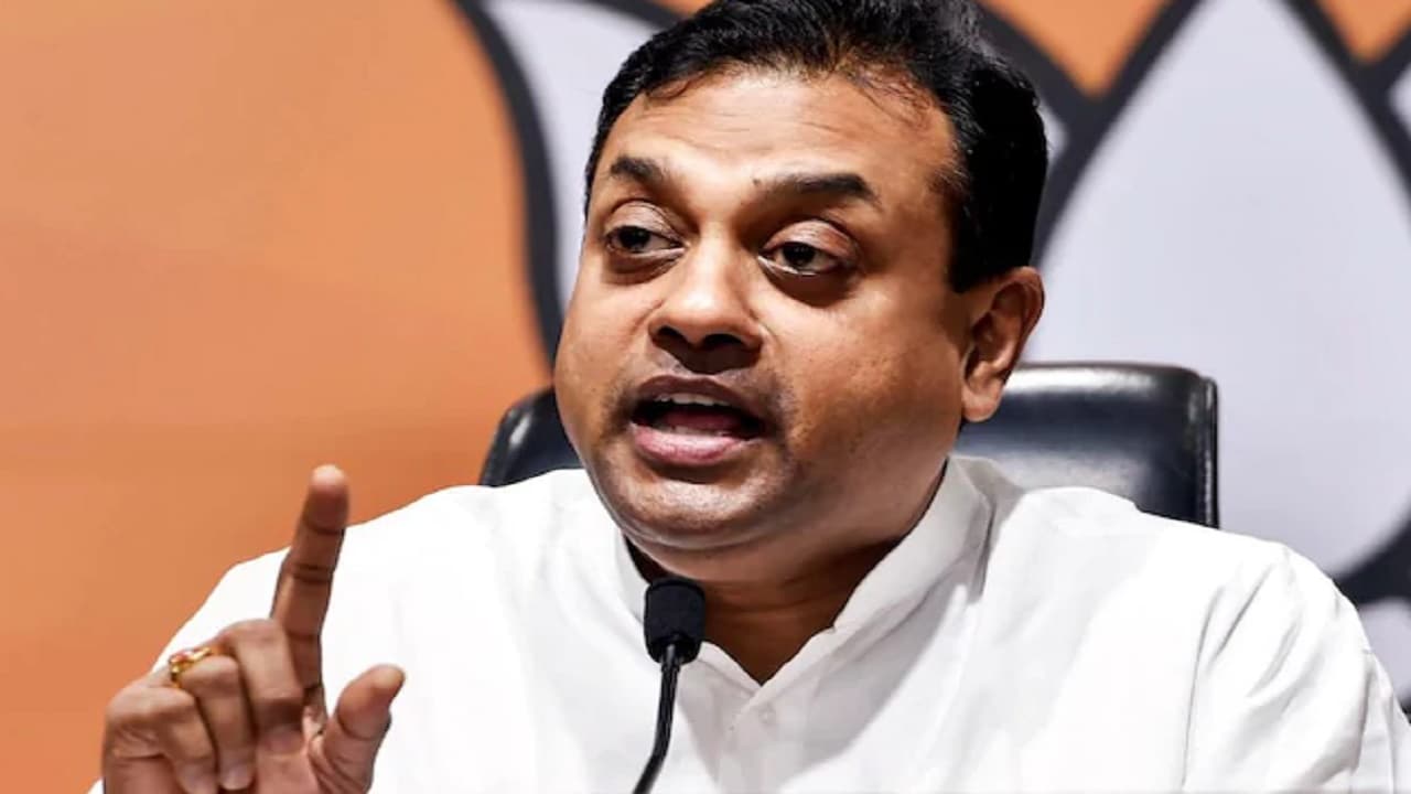 यूपीएससी में 19वीं रैंक लाने का दावा कर फंस गए संबित पात्रा, सोशल मीडिया पर हुए ट्रोल