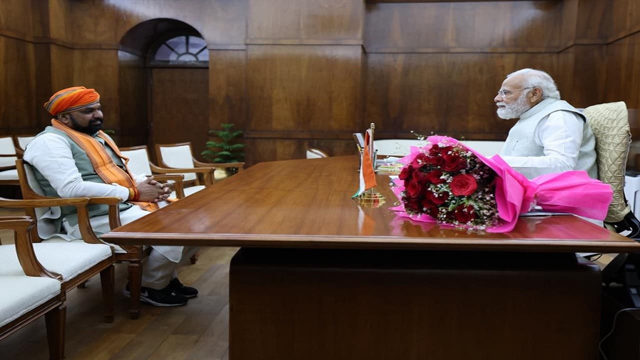 दिल्ली में पीएम मोदी से मिले सम्राट चौधरी,  जानिए बिहार भाजपा के प्रदेश अध्यक्ष ने क्या भेंट किया..