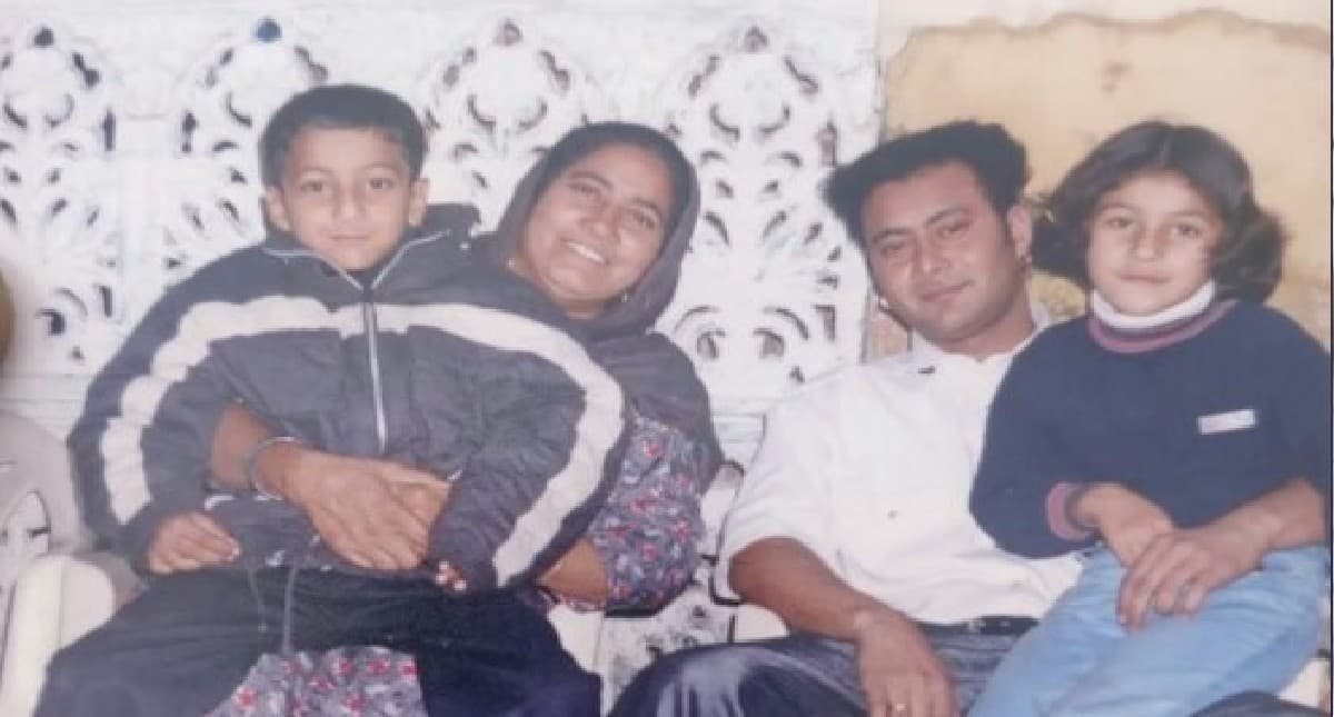 पापा की गोद में दिख रही ये क्यूट सी बच्ची आज फैंस के दिलों पर करती है राज, सिद्धार्थ शुक्ला से है कनेक्शन