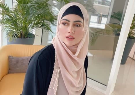 सना खान के हिजाब पर यूजर ने उठाया सवाल, एक्ट्रेस ने यूं दिया करारा जवाब