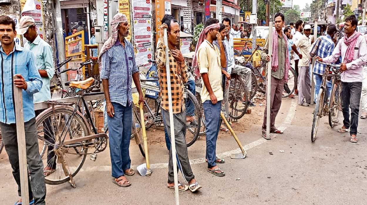 झारखंड में बालू की कमी, पीएम आवास व पुल-पुलियों समेत सभी निर्माण कार्य बंद, 15 लाख मजदूर बेरोजगार