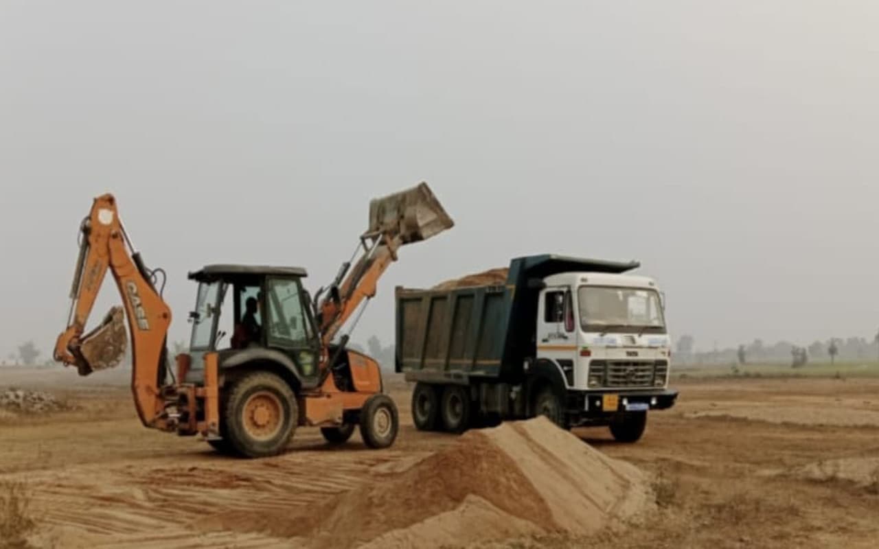 बिहार में बालू माफियाओं ने खनन विभाग की टीम पर किया हमला, सिपाही को पीटा, गाड़ी में की तोड़फोड़