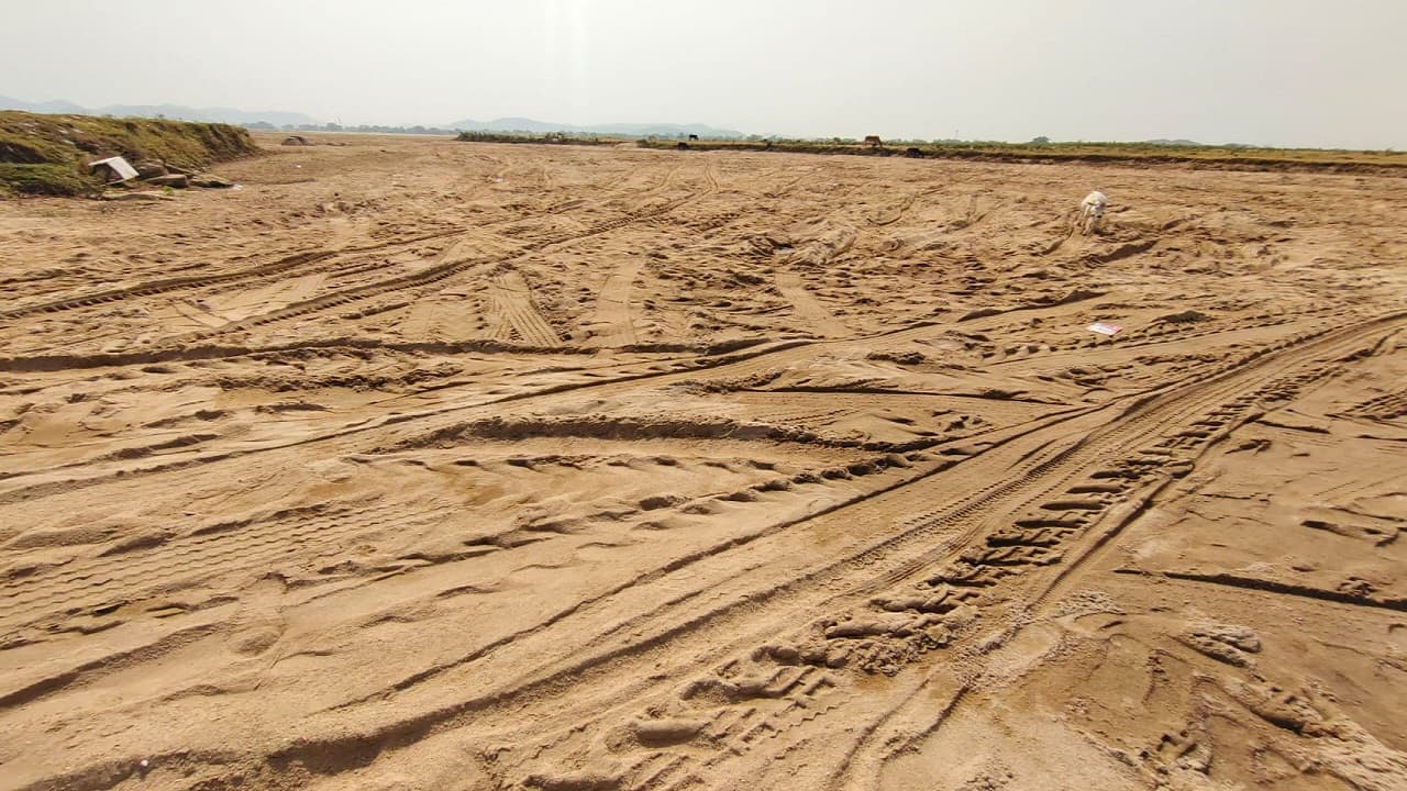 झारखंड में Sand mafia बेखौफ, रातभर बालू तस्करी से सोना हुआ मुश्किल,CM हेमंत सोरेन को भेजा त्राहिमाम संदेश