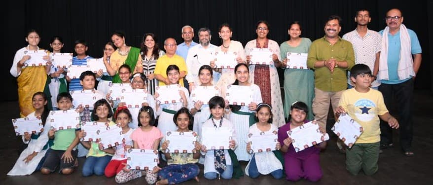 अभिव्यक्ति का उपवन में नन्हें बच्चों ने दिखायी अभिनय और संवाद अदायगी की प्रतिभा