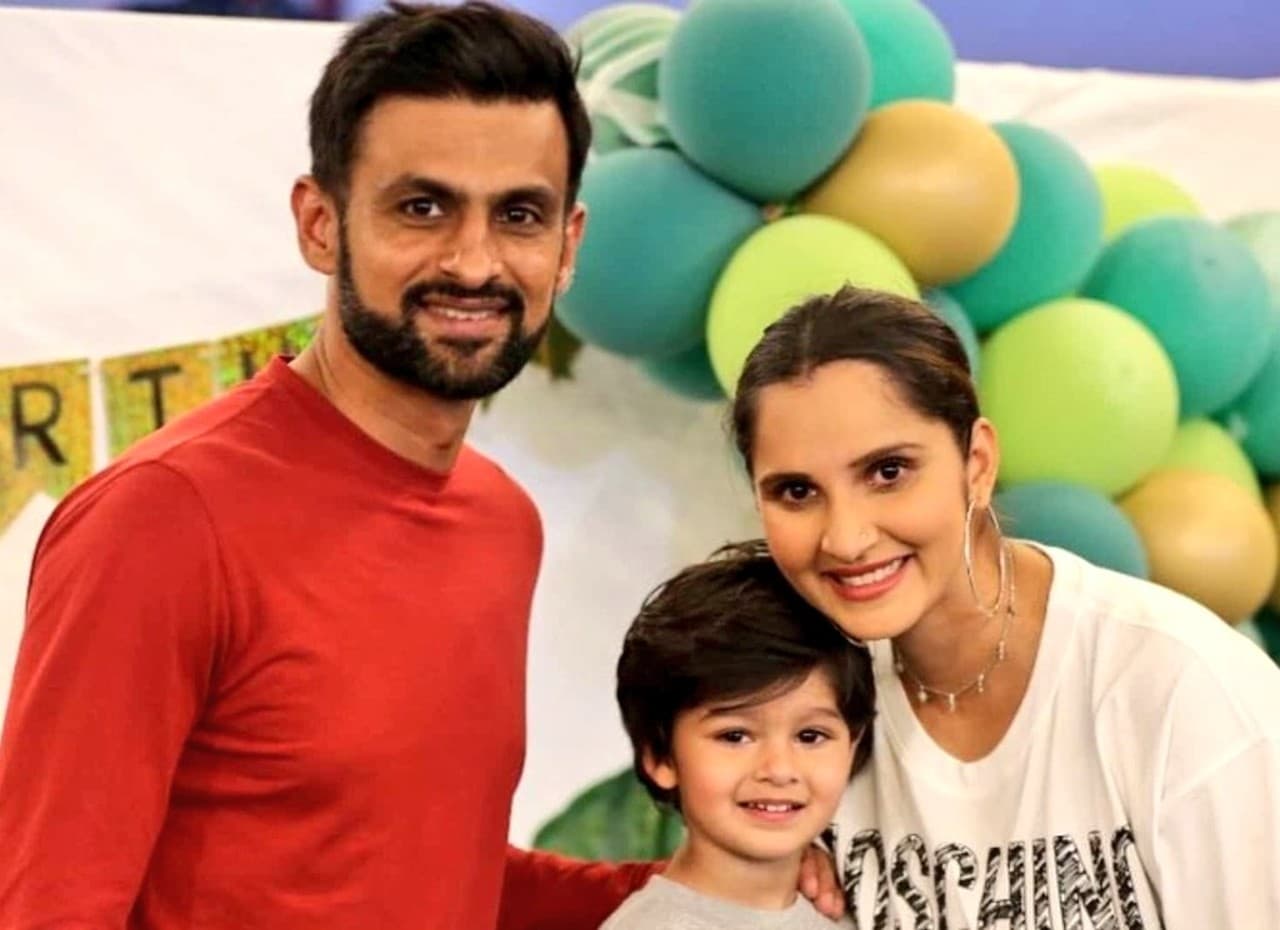 Sania Mirza-Shoaib Malik: तलाक की खबरों के बीच बेटे इजहान से मिलने दुबई पहुंचे शोएब मलिक, देखें वीडियो