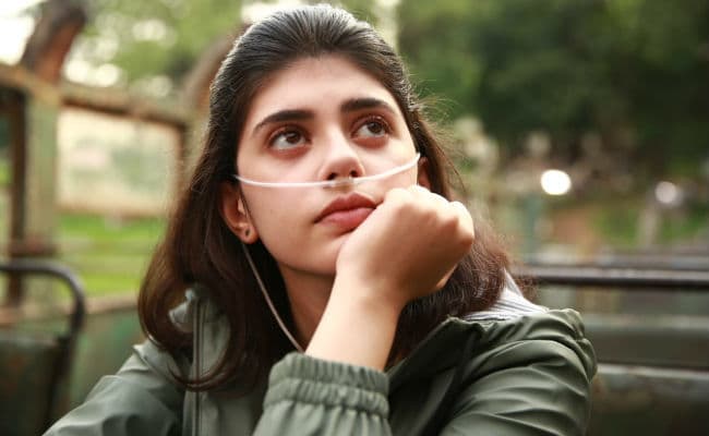 'दिल बेचारा' की शूटिंग से पहले इस बात को लेकर परेशान थीं संजना सांघी, किया खुलासा