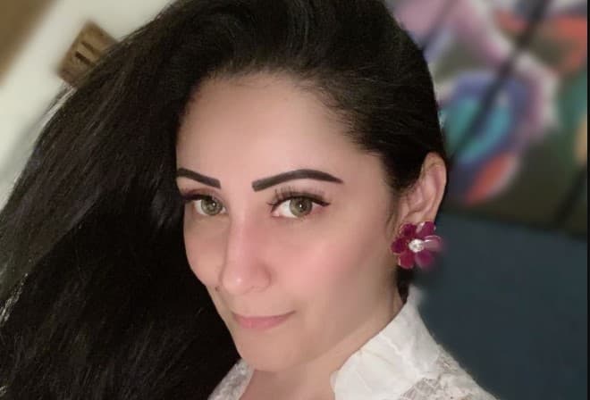 संजय दत्त की पत्नी Maanayata Dutt ने शेयर की ग्लैमरस तसवीर, शीशे में दिखी इस शख्स की झलक, फैंस बोले आपके पीछे तो...