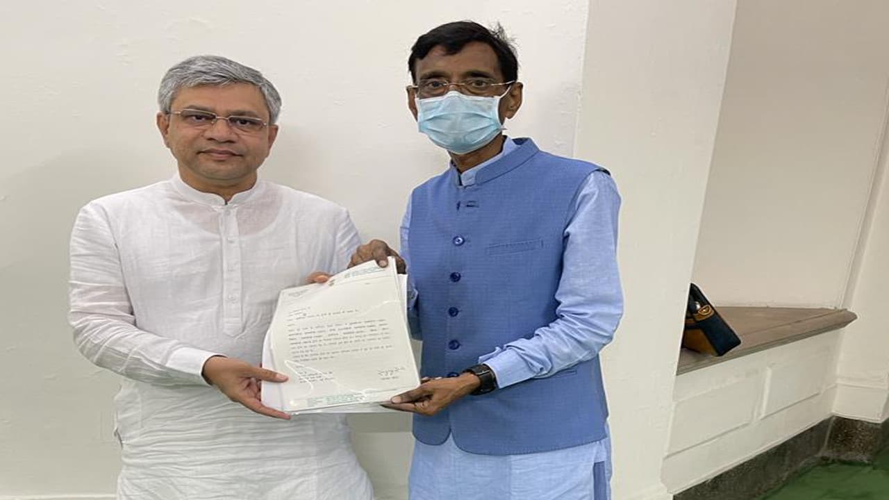 रांची सांसद ने रेलमंत्री से झारखंड संपर्क क्रांति सहित कई अन्य ट्रेनों के विस्तारीकरण की मांग की