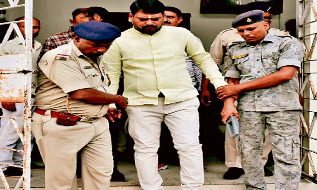 रांची : संजीव सिंह को एम्स नहीं ले जा पायी पुलिस, सीने में दर्द की शिकायत की